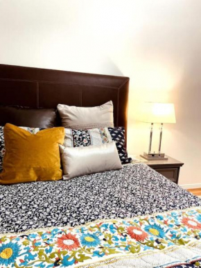 Vintage 2 bed 2 bath suite Distillery District